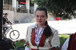 Феерия от пъстри носии на уникален празник в Добринище