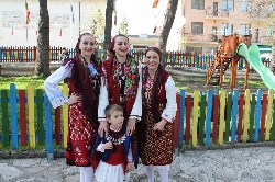 Феерия от пъстри носии на уникален празник в Добринище