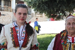 Феерия от пъстри носии на уникален празник в Добринище