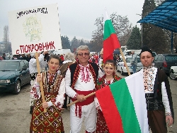 Кукери прогониха злите сили в Благоевград