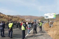 Протест срещу високите цени на горивата блокира Е-79