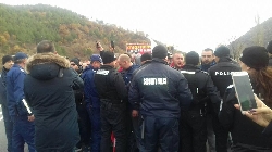 Трета блокада на Е-79. Три часа игра на нерви между полиция и протестиращи