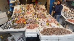 Предколедно на пазара в Солун