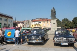 Те са красиви, лъскави и аристократични! Парад на над 50 ретро коли в центъра на Благоевград зарадва деца и възрастни!