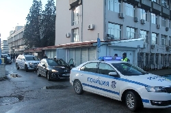 С надежда и полицейски ескорт ваксините срещу COVID-19 отпътуваха от Благоевград за болниците в Пиринско