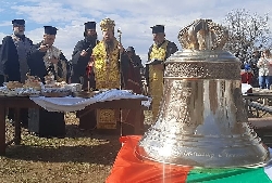 Исторически ден за Церово! За първи път камбанен звън огласи селото!