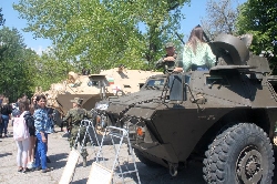 Стотици ученици се докоснаха до оръжието на армията ни в Благоевград - снайпери, автомати, гранатомети