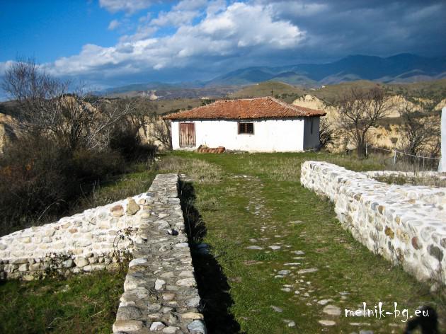 8-вековцърква вече 8 години посреща миряни в Мелник