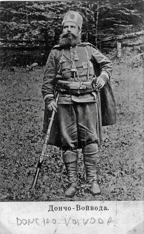 През 1905 г. Дончо воевода забранява разврата сред момите в село Цапарево