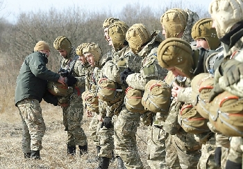 Кой ще пази тази сита, тлъста и беззащитна Европа от бурята