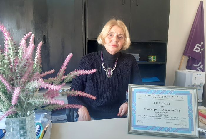 Бонка Ичкова: Учителите са в училището заради децата, не се дава свобода на преподавателите, затрупани са с бумащина и бюрокрация