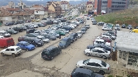 Паркингът до поликлиниката в Благоевград - фронтова линия за пациентите