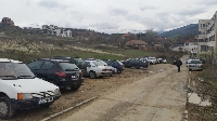 Паркингът до поликлиниката в Благоевград - фронтова линия за пациентите