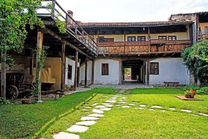 Редят историята на Разлог в изложба