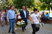 Симитли почете Левски с шествие и цветя
