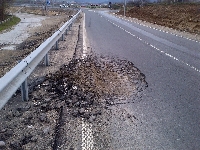 Запълват дупките на магистрала Струма край Благоевград, утре пренасочват трафика