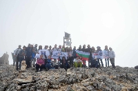 Ученици развяха знамена на връх Вихрен