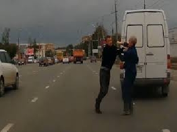 Три години разследват бой между двама шофьори пред полицията в Благоевград