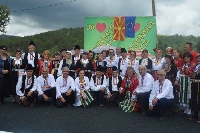 Самодейци от Белица пеят и танцуват в Македония