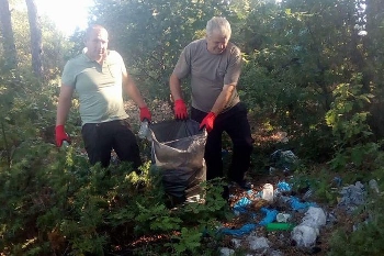 ЮЗДП и РИОСВ с обща уборка на парк и път