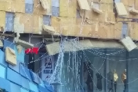 Ураганен вятър събори изолацията на мола в Благоевград