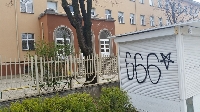 Сектантски символи пред входа на III ОУ Димитър Талев в Благоевград