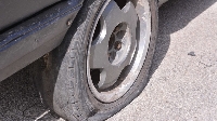 Злосторник наряза гумите на паркирана кола в Разлог