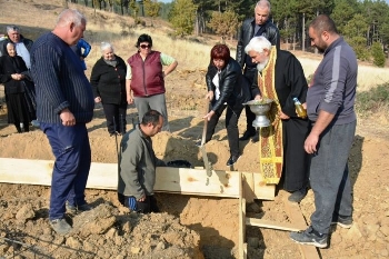 Първа копка на нов параклис край село Крупник