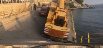 В Кавала се срути мост в центъра на града.
