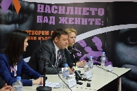 Мария Габриел и кметът Камбитов откриха конференция срещу насилието над жени