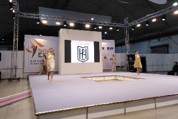 Модни облекла представиха студенти от ЮЗУ на панаир в Пловдив