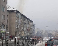 Пожар обхвана кооперация в Благоевград. Две жени пострадаха