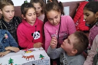 Деца от Конарско с урок по човечност, помогнаха на свой съученик