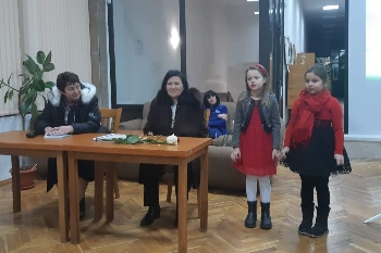 Поетеса от Банско представи патриотична стихосбирка