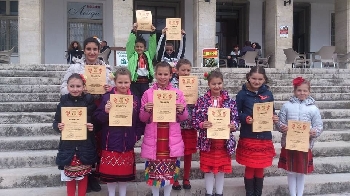 Малки певци от Банско със злато от фолклорния конкурс Орфееви таланти