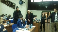 Охрана укроти политическите страсти в общинския съвет в Благоевград