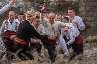 Кметът на Черниче се бори за кръста на Богоявление