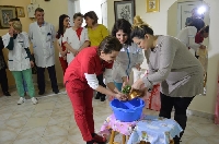 Червени рози от кмета Москов за лекари и акушерки в Гоце Делчев