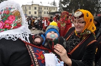 Уникалното Бабино хоро украси и разтърси Разлог