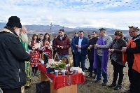 Андрей Новаков и Кирил Котев зарязаха лозята в село Плоски