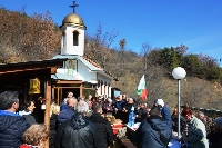 Десетки пчелари от община Симитли почетоха свети Харалампий