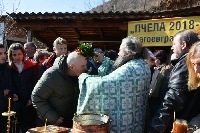 Десетки пчелари от община Симитли почетоха свети Харалампий