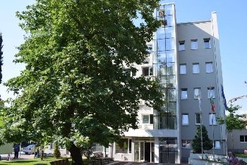 Община Сандански назначи 17 души в неравностойно положение