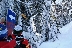 Въжета с флагове на забранените места за каране на ски в Пирин