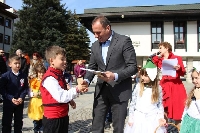 Деца от Банско и чужбина подредиха изложба от мартеници