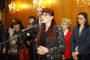 Даниела Савеклиева откри изложба с благодорна кауза за Скребатно