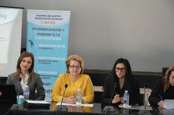 Кралева: Да работим за безопасно сърфиране в интернет на децата