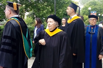 Княгиня Мария-Луиза отличи успял възпитаник на АУБ