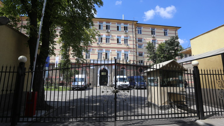 Лекарства,айфон,вафли откриха в килиите на Миню Стайков и Митьо Очите