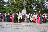 Арки в бяло, зелено и червено за абитуриентите в града под Тодорка